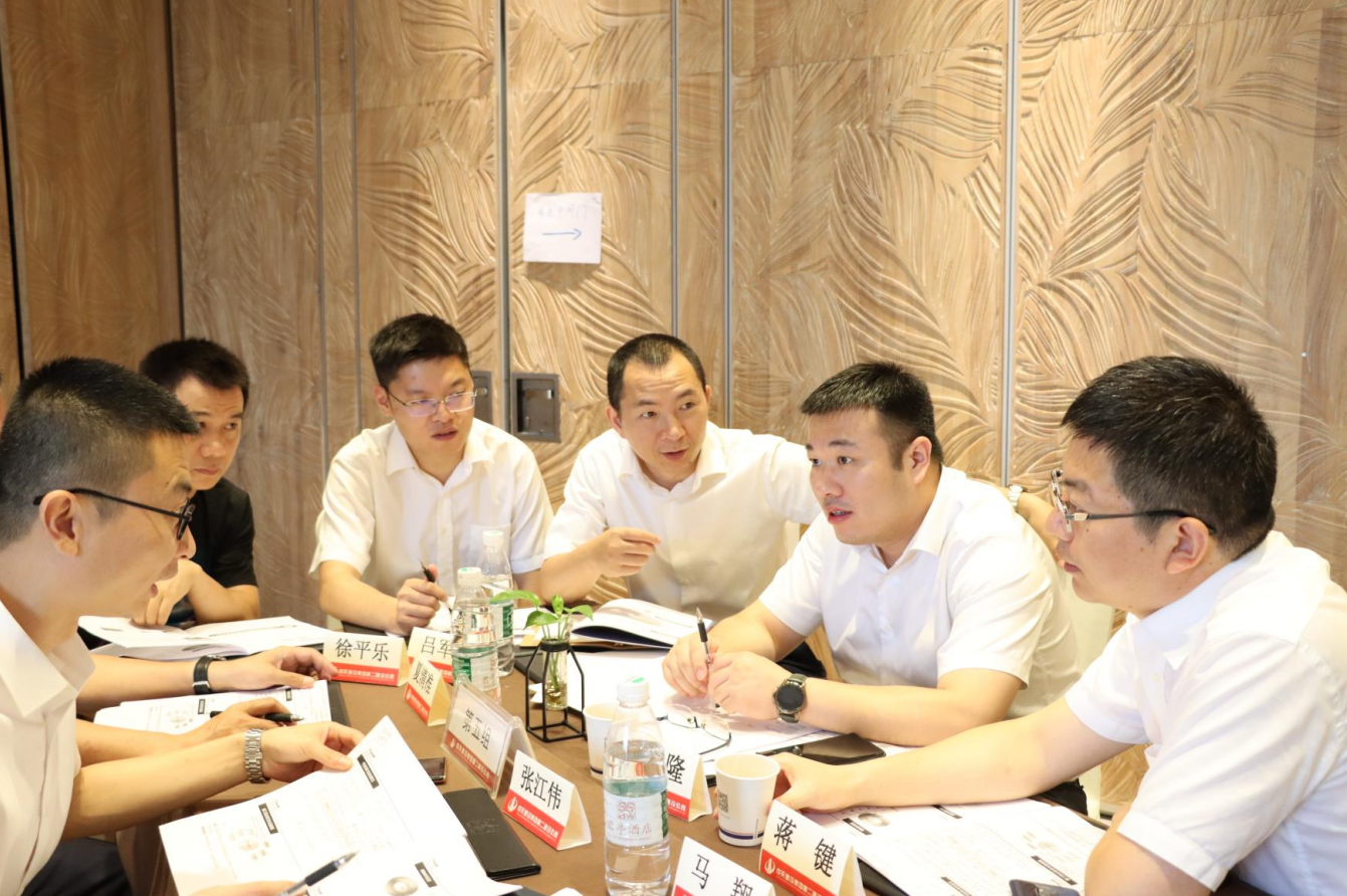 2021年6月25日-26日，尊龙凯时二建组织开展了2021年中高层主管执行力培训。本次培训特邀清华、北大、上海交大总裁班讲师，中国企业家协会特聘高级讲师许晋老师进行授课。